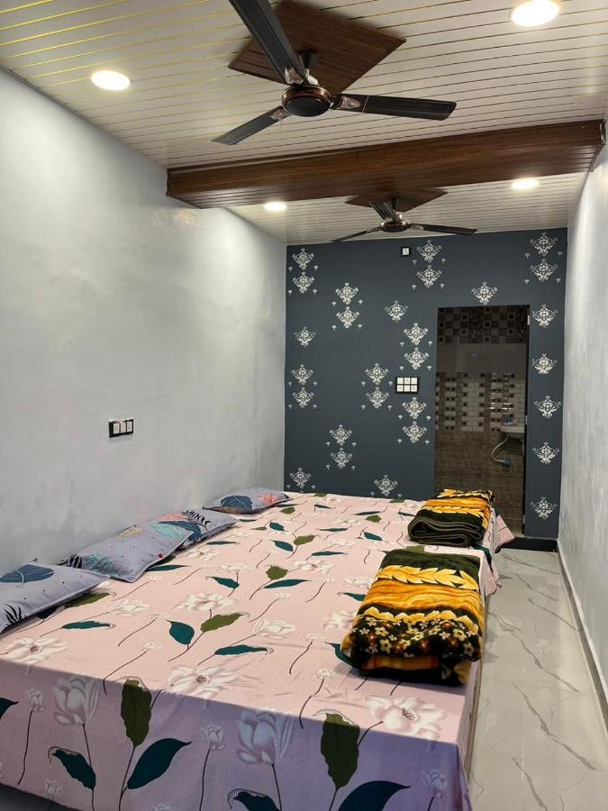 Shri Gamya Guest House Уджайн Екстериор снимка
